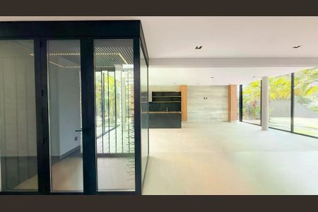 Casa de condomínio à venda com 665m², 5 quartos e 4 vagas