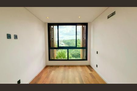 Casa de condomínio à venda com 665m², 5 quartos e 4 vagas