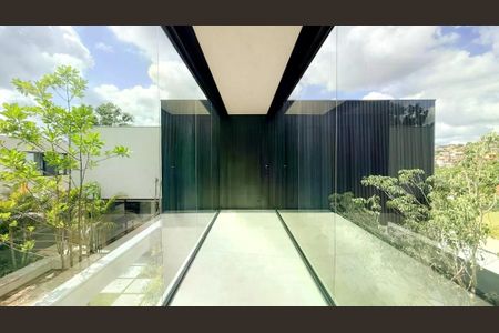 Casa de condomínio à venda com 665m², 5 quartos e 4 vagas