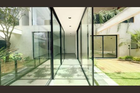 Casa de condomínio à venda com 665m², 5 quartos e 4 vagas