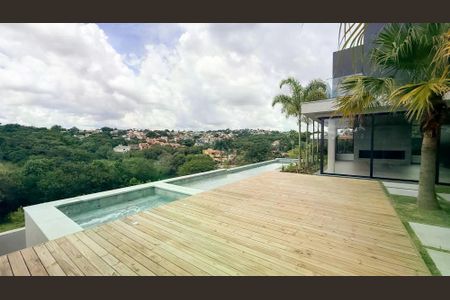 Casa de condomínio à venda com 665m², 5 quartos e 4 vagas