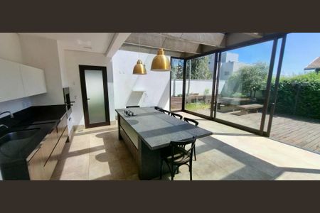 Casa para alugar com 312m², 3 quartos e 6 vagas