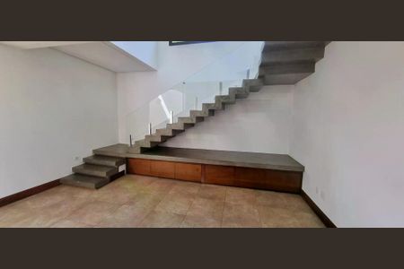 Casa para alugar com 312m², 3 quartos e 6 vagas