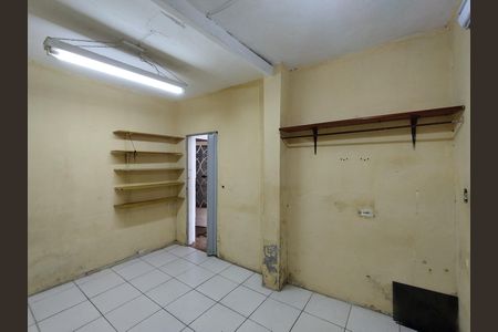Garagem de casa à venda com 2 quartos, 200m² em Vila Brasilina, São Paulo
