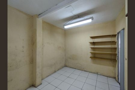 Garagem de casa à venda com 2 quartos, 200m² em Vila Brasilina, São Paulo