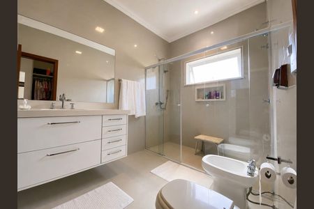 Casa à venda com 320m², 4 quartos e 4 vagas