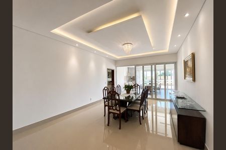 Casa à venda com 320m², 4 quartos e 4 vagas