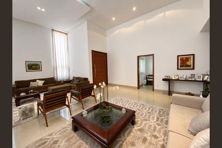 Casa à venda com 320m², 4 quartos e 4 vagas