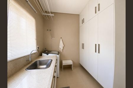 Casa à venda com 320m², 4 quartos e 4 vagas