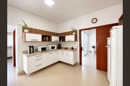 Casa à venda com 320m², 4 quartos e 4 vagas