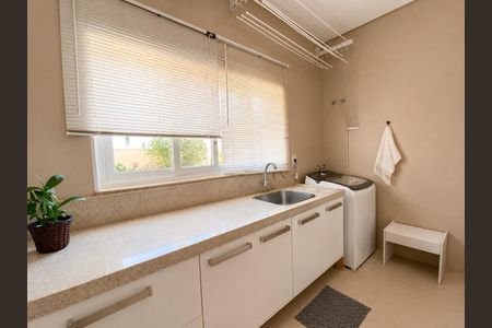 Casa à venda com 320m², 4 quartos e 4 vagas