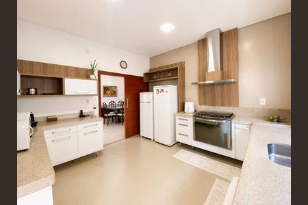 Casa à venda com 320m², 4 quartos e 4 vagas