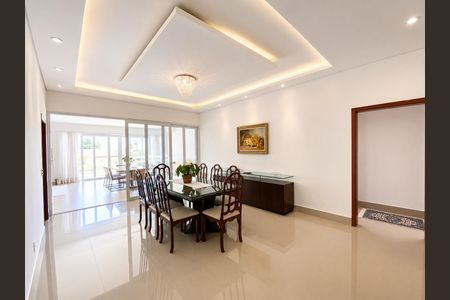 Casa à venda com 4 quartos, 320m² em Mont Blanc Résidence, Campinas