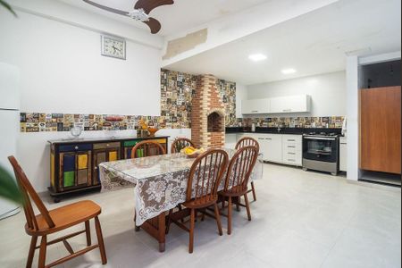 Casa à venda com 3 quartos, 230m² em Ingá, Niterói