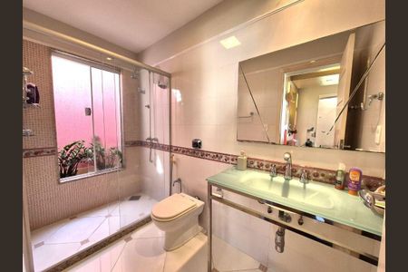 Casa à venda com 280m², 4 quartos e 2 vagas