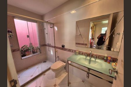 Casa à venda com 280m², 4 quartos e 2 vagas