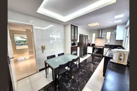 Casa à venda com 280m², 4 quartos e 2 vagas