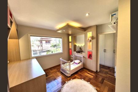 Casa à venda com 280m², 4 quartos e 2 vagas