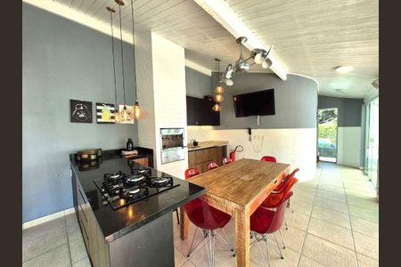 Casa à venda com 280m², 4 quartos e 2 vagas