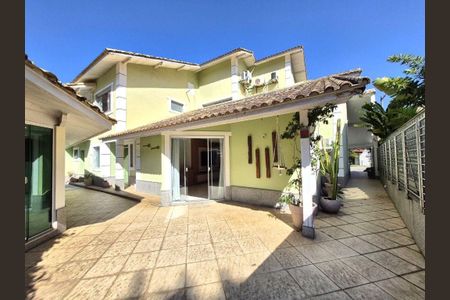 Casa à venda com 280m², 4 quartos e 2 vagas