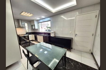 Casa à venda com 280m², 4 quartos e 2 vagas