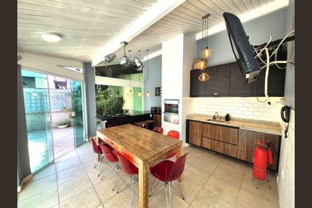 Casa à venda com 280m², 4 quartos e 2 vagas