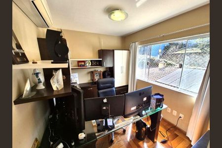Casa à venda com 280m², 4 quartos e 2 vagas