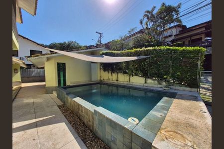 Casa à venda com 280m², 4 quartos e 2 vagas