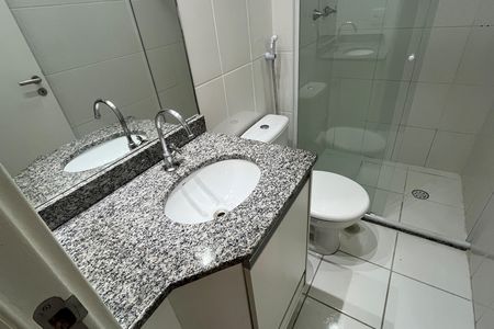 Apartamento para alugar com 64m², 2 quartos e 1 vaga Apartamento para alugar com 64m², 2 quartos e 1 vagaBanheiro da Suíte