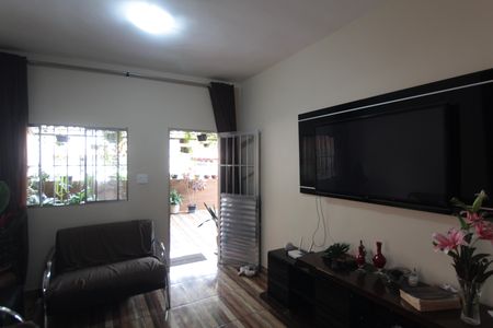 Casa à venda com 166m², 3 quartos e sem vagaSala