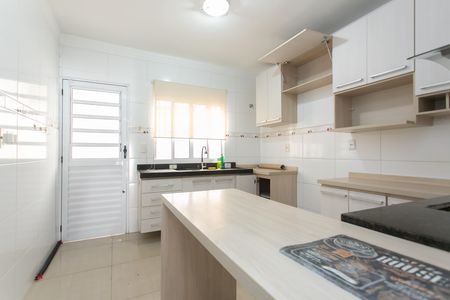 Casa à venda com 110m², 2 quartos e 2 vagas Casa à venda com 110m², 2 quartos e 2 vagasCozinha - Armários