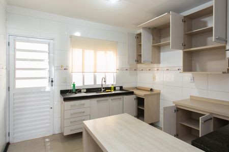 Casa à venda com 110m², 2 quartos e 2 vagas Casa à venda com 110m², 2 quartos e 2 vagasCozinha - Armários