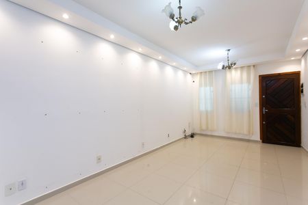 Casa à venda com 110m², 2 quartos e 2 vagas Casa à venda com 110m², 2 quartos e 2 vagasSala