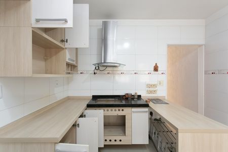Casa à venda com 110m², 2 quartos e 2 vagas Casa à venda com 110m², 2 quartos e 2 vagasCozinha - Armários