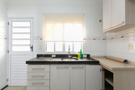 Casa à venda com 110m², 2 quartos e 2 vagas Casa à venda com 110m², 2 quartos e 2 vagasCozinha - Armários