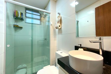 Apartamento à venda com 52m², 2 quartos e 1 vaga Apartamento à venda com 52m², 2 quartos e 1 vagaBanheiro