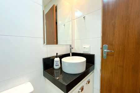 Apartamento à venda com 52m², 2 quartos e 1 vaga Apartamento à venda com 52m², 2 quartos e 1 vagaBanheiro