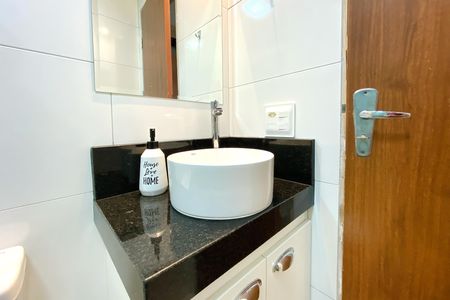 Apartamento à venda com 52m², 2 quartos e 1 vaga Apartamento à venda com 52m², 2 quartos e 1 vagaBanheiro