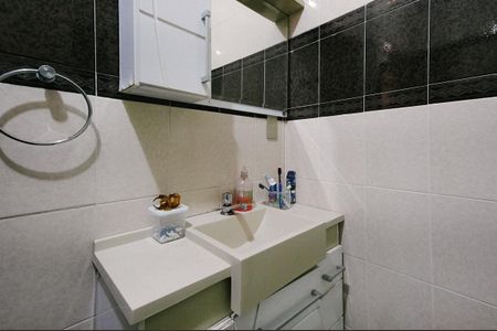 Casa à venda com 300m², 4 quartos e 6 vagasBanheiro 2