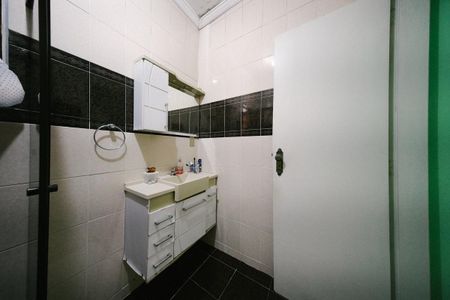 Casa à venda com 300m², 4 quartos e 6 vagasBanheiro 2