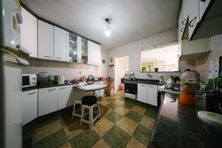 Casa à venda com 300m², 4 quartos e 6 vagasCozinha