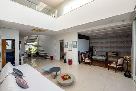 Casa à venda com 4 quartos, 490m² em Charitas, Niterói