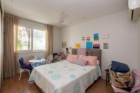 Casa à venda com 4 quartos, 490m² em Charitas, Niterói