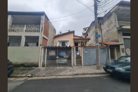 Casa para alugar com 80m², 2 quartos e sem vagaFachada do imóvel com placa QuintoAndar