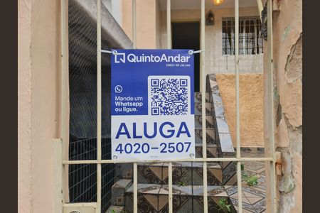 Casa para alugar com 80m², 2 quartos e sem vagaFachada do imóvel com placa QuintoAndar