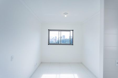 Sala, cozinha e área de serviço de apartamento para alugar com 1 quarto, 31m² em Vila Albertina, São Paulo