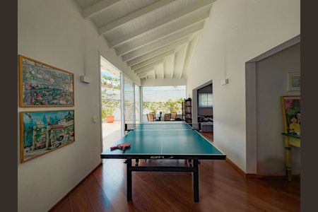 Casa de condomínio à venda com 348m², 4 quartos e 4 vagas