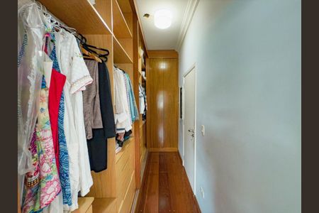 Casa de condomínio à venda com 348m², 4 quartos e 4 vagas