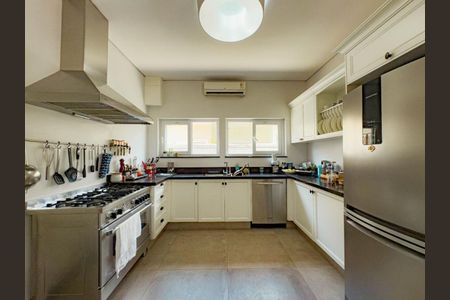 Casa de condomínio à venda com 348m², 4 quartos e 4 vagas