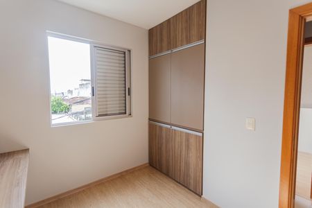 Apartamento à venda com 75m², 3 quartos e 2 vagasQuarto 2